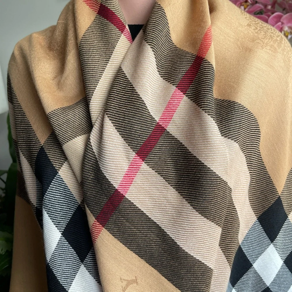 Burberry Prorsum Wrap Shawl. - Picture 2 of 16